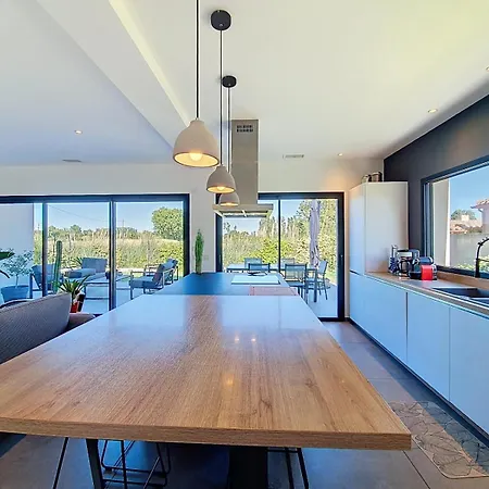 Moderne A Saint-cyprien Сен-Сиприен